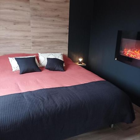 Loft Sauna Jacuzzi Ospariegeois ラヴラネ エクステリア 写真