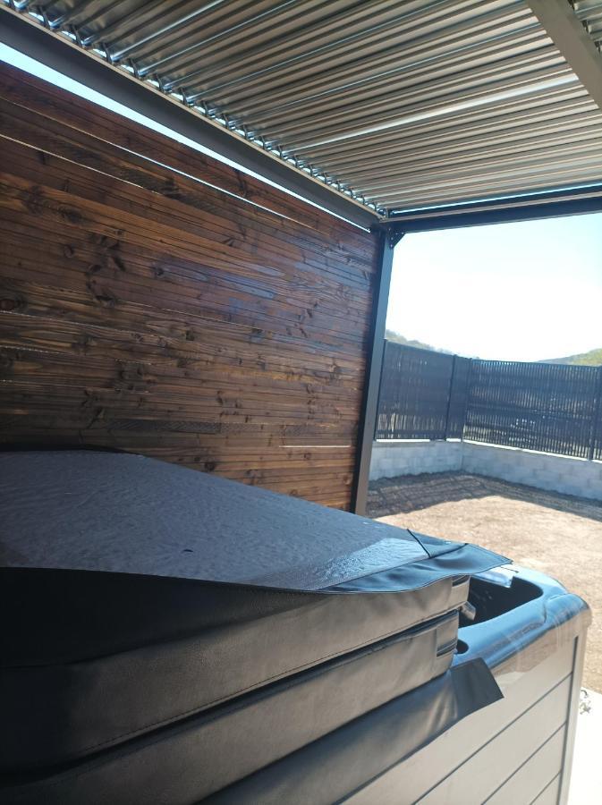Loft Sauna Jacuzzi Ospariegeois ラヴラネ エクステリア 写真