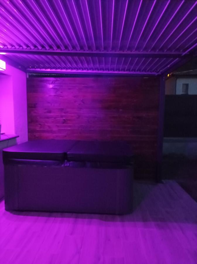 Loft Sauna Jacuzzi Ospariegeois ラヴラネ エクステリア 写真