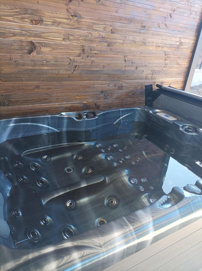 Loft Sauna Jacuzzi Ospariegeois ラヴラネ エクステリア 写真