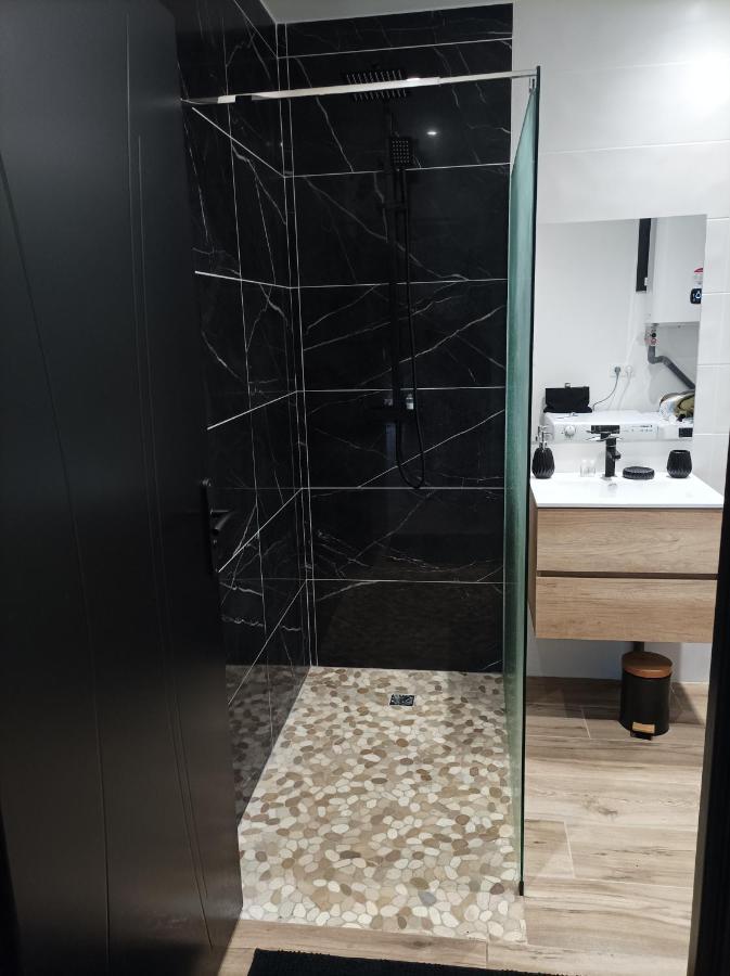 Loft Sauna Jacuzzi Ospariegeois ラヴラネ エクステリア 写真